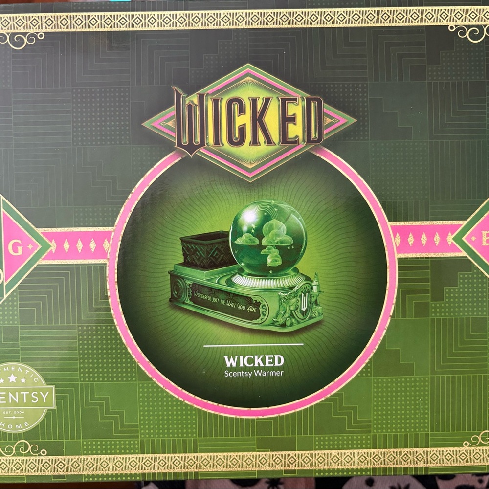 Scentsy Wicked Green Warmer